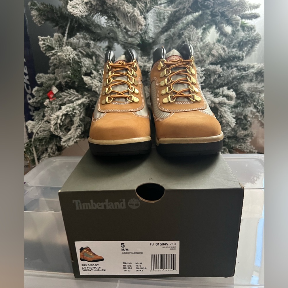BRAND NEW TIMBERLAND FIELD BOOTS WHEAT COLOR!